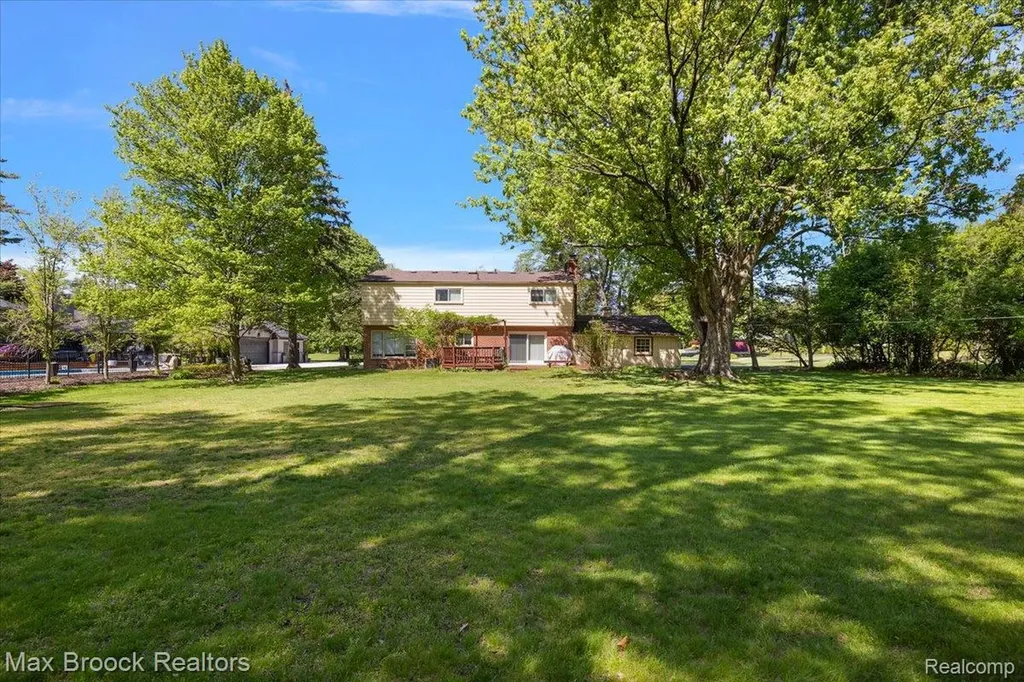 6609 E Knollwood Circle West Bloomfield Charter Township MI 48322