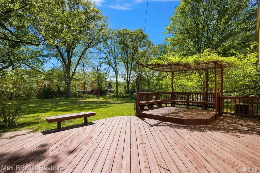 6609 E Knollwood Circle West Bloomfield Charter Township MI 48322