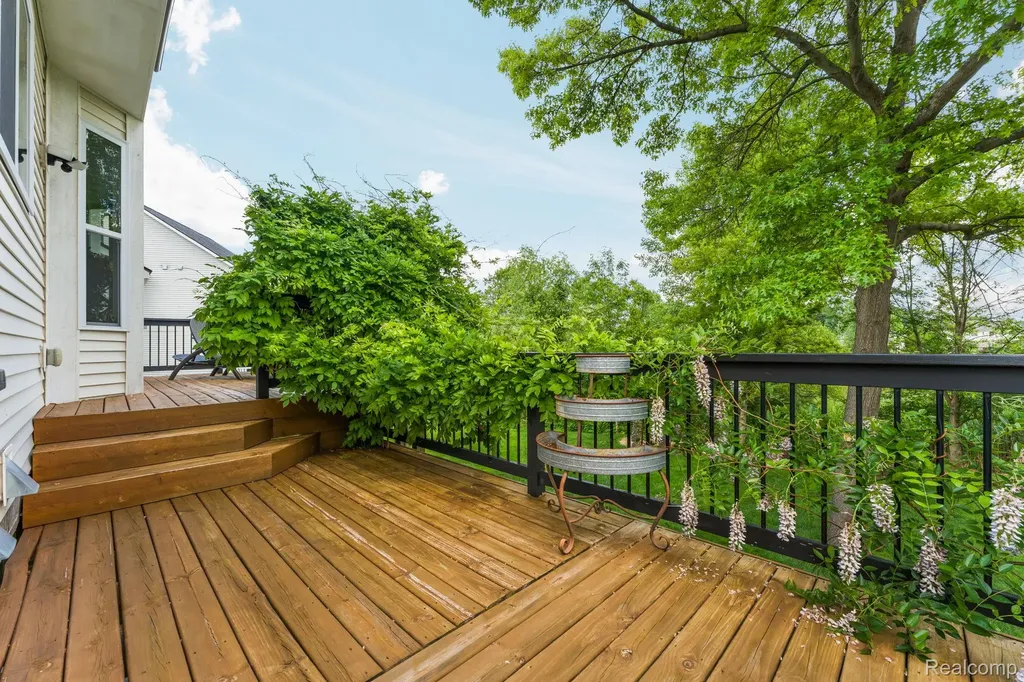 613 Olivia Drive Milford Charter Township MI 48381