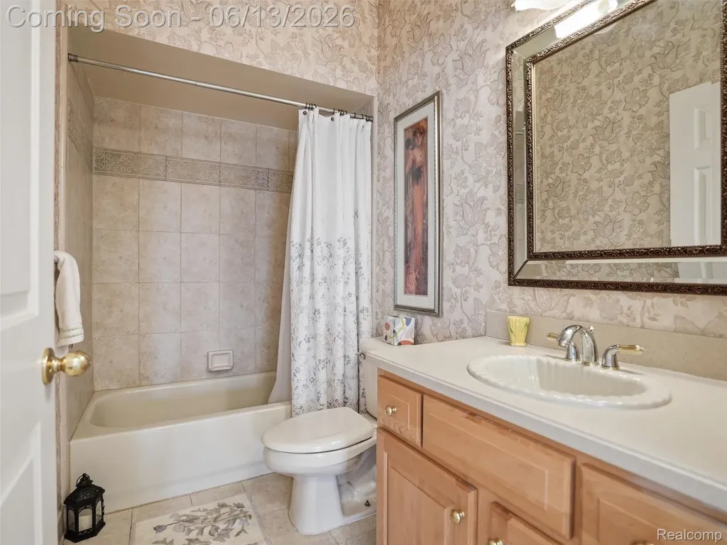 59759 Glacier Ridge N Washington Township MI 48094