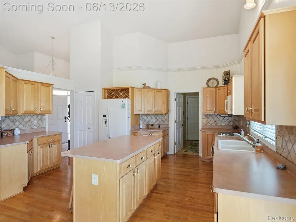 59759 Glacier Ridge N Washington Township MI 48094