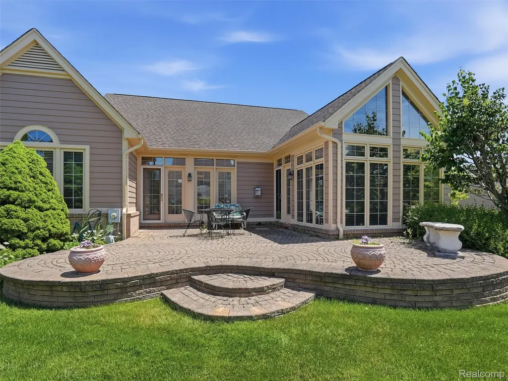 59759 Glacier Ridge N Washington Township MI 48094