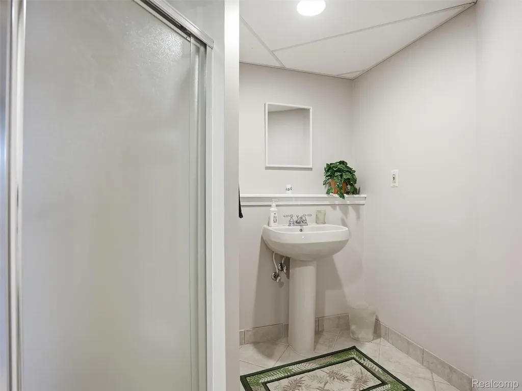 59759 Glacier Ridge N Washington Township MI 48094