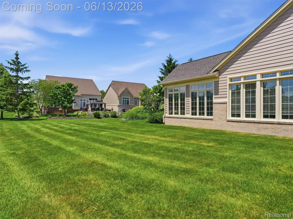 59759 Glacier Ridge N Washington Township MI 48094
