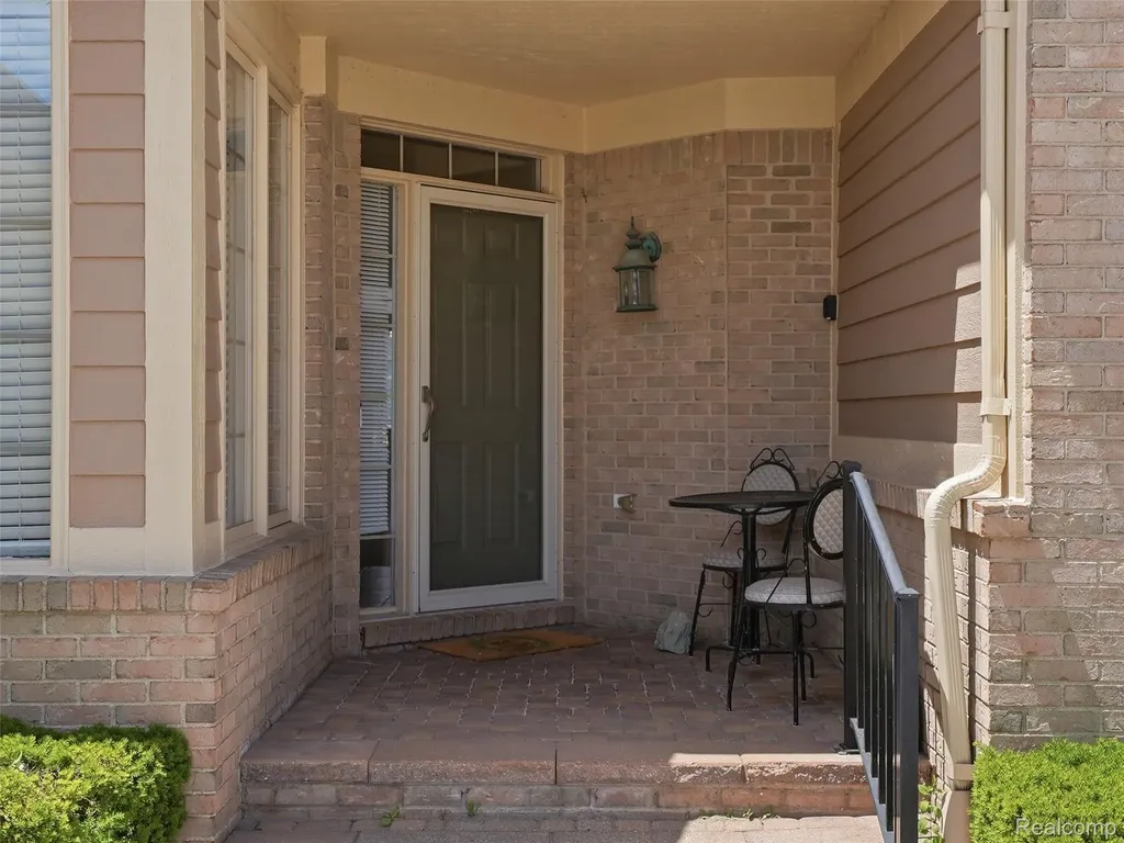 59759 Glacier Ridge N Washington Township MI 48094
