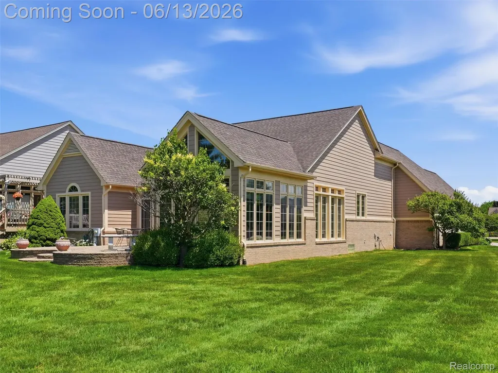 59759 Glacier Ridge N Washington Township MI 48094