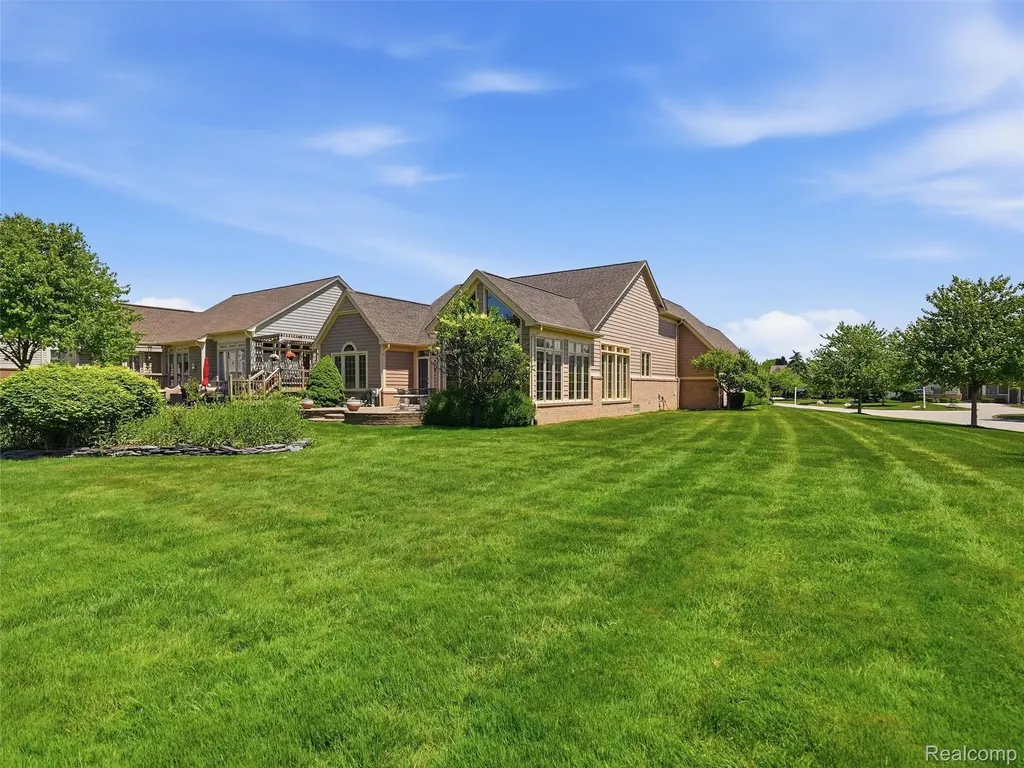 59759 Glacier Ridge N Washington Township MI 48094