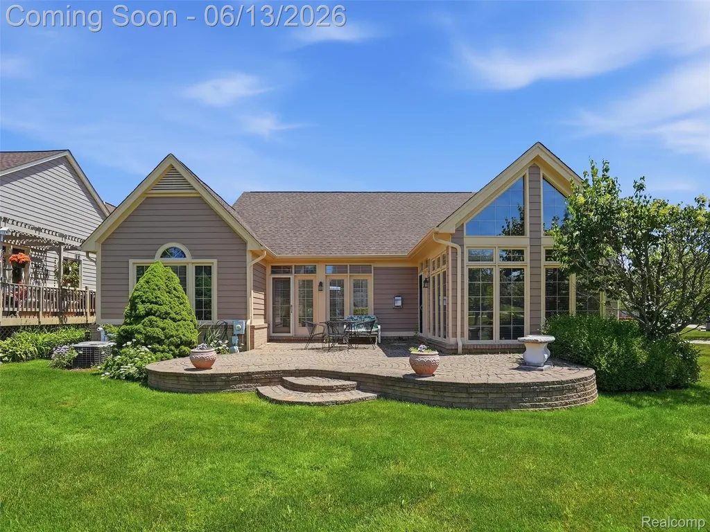 59759 Glacier Ridge N Washington Township MI 48094