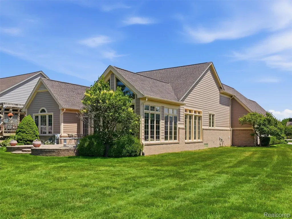 59759 Glacier Ridge N Washington Township MI 48094
