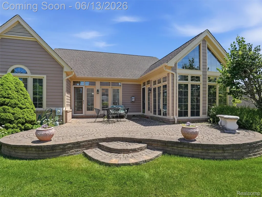 59759 Glacier Ridge N Washington Township MI 48094