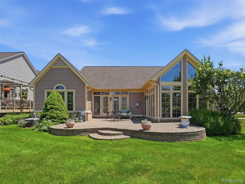 59759 Glacier Ridge N Washington Township MI 48094