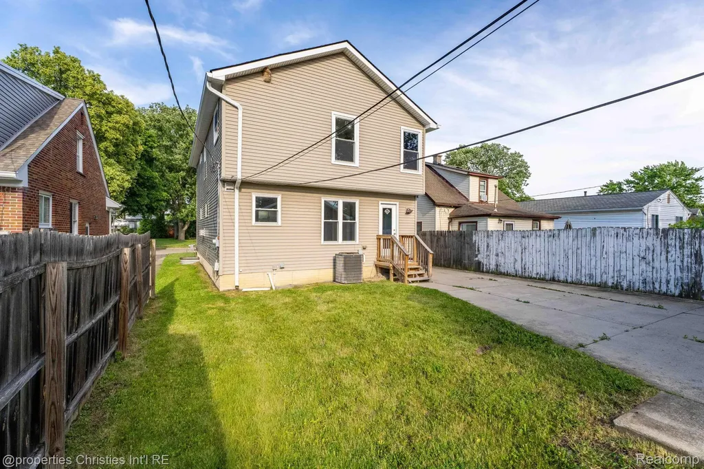 23389 Easterling Avenue Hazel Park City MI 48030