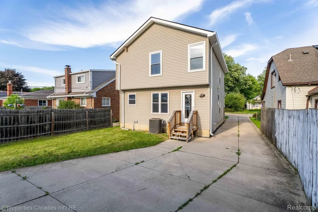 23389 Easterling Avenue Hazel Park City MI 48030