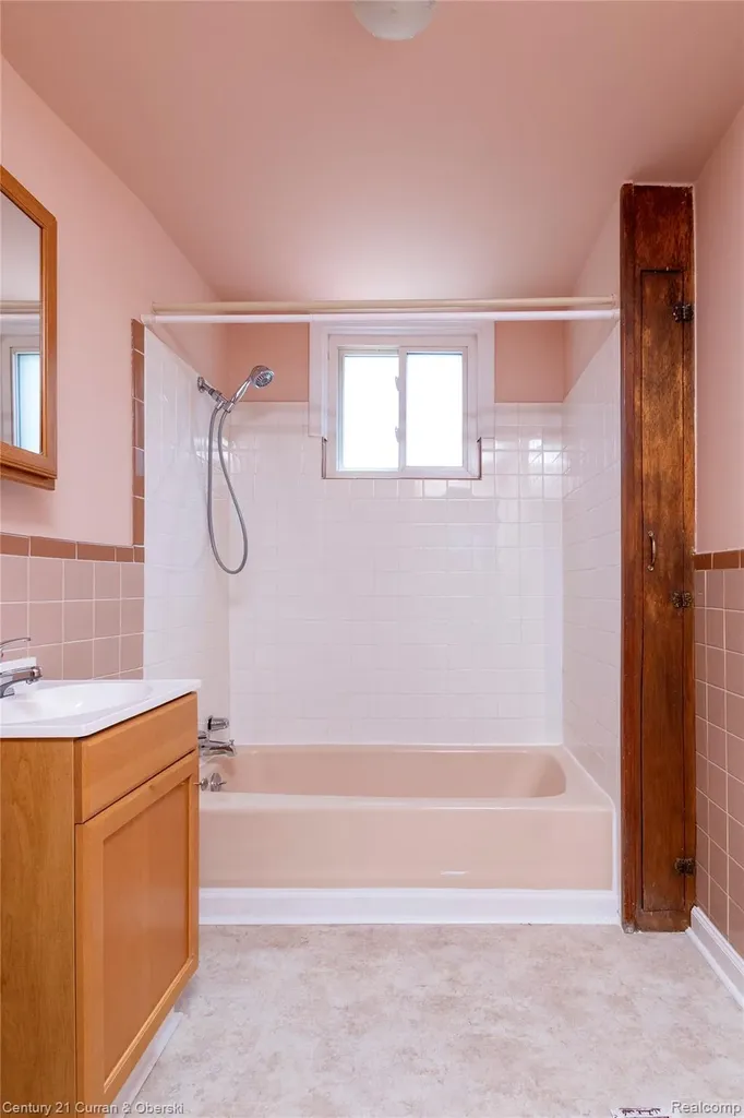 1463 Reo Avenue Lincoln Park City MI 48146