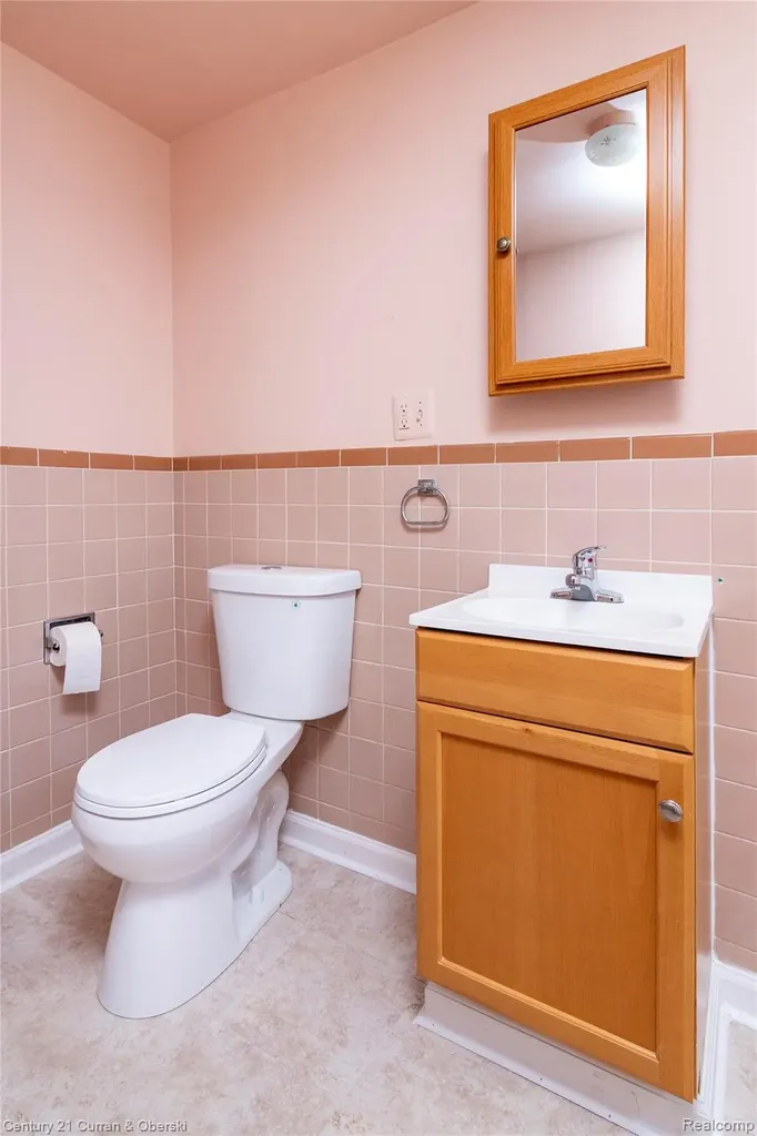 1463 Reo Avenue Lincoln Park City MI 48146