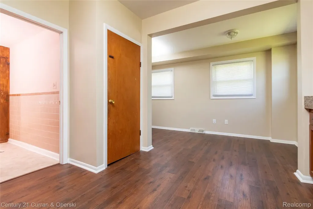 1463 Reo Avenue Lincoln Park City MI 48146