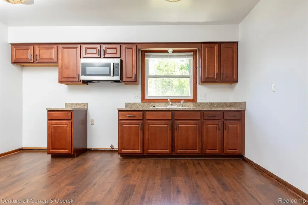 1463 Reo Avenue Lincoln Park City MI 48146