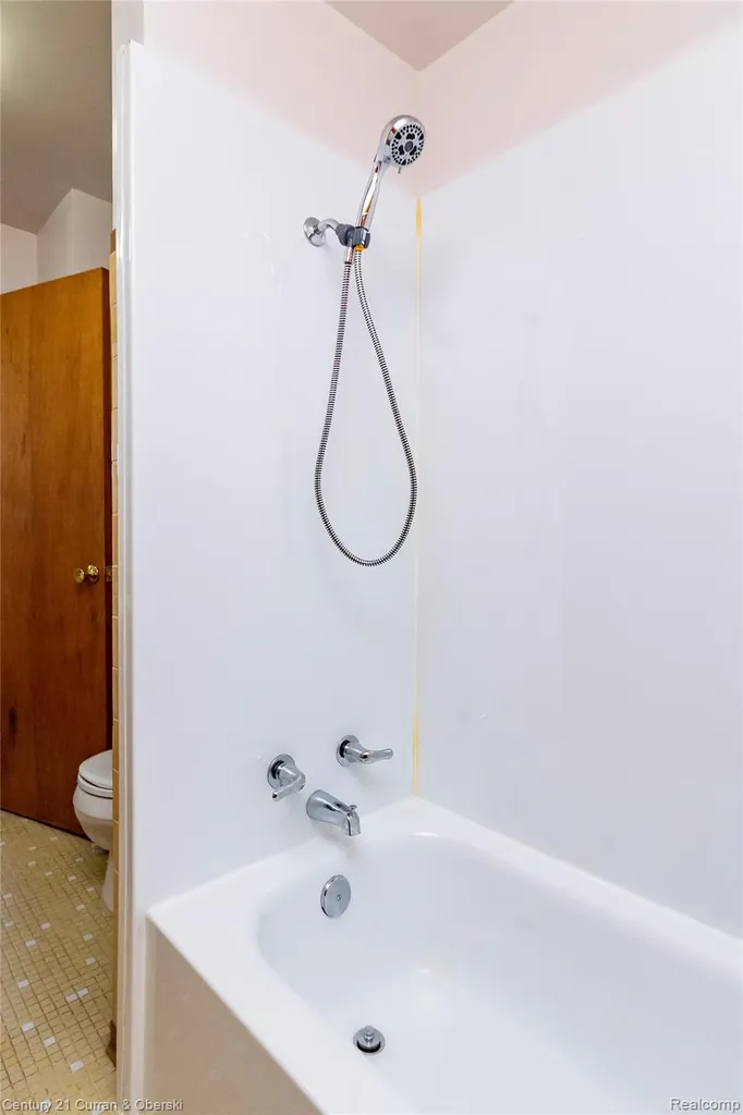 1463 Reo Avenue Lincoln Park City MI 48146