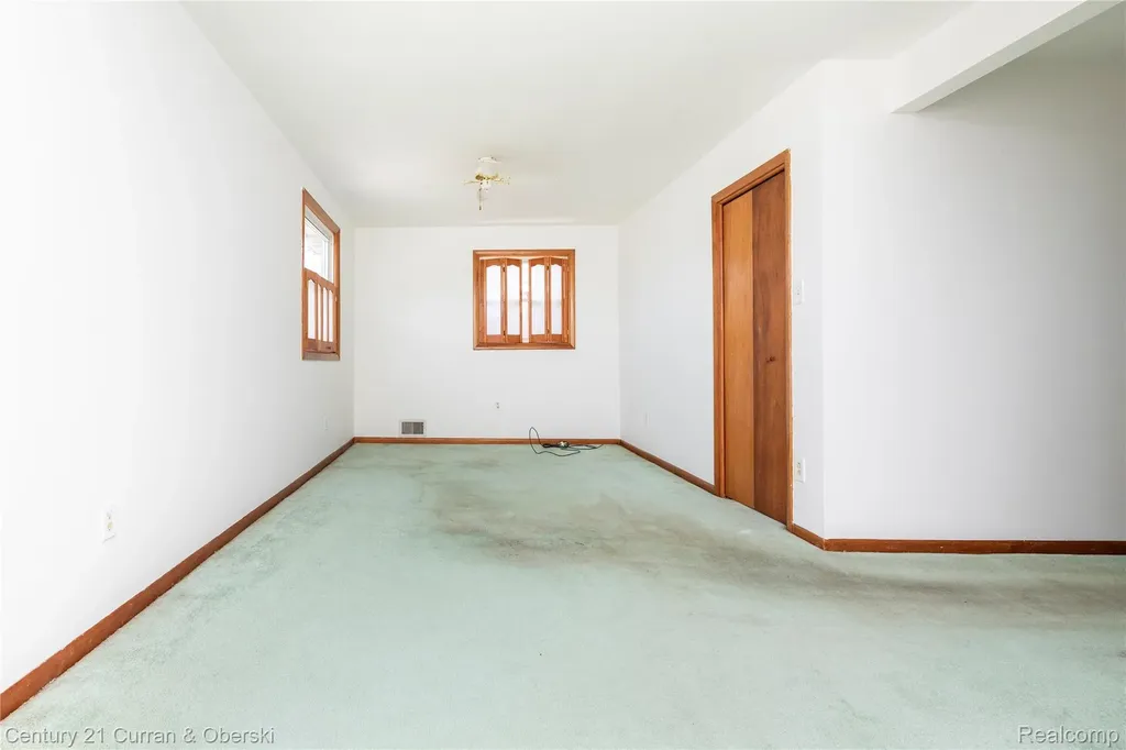 1463 Reo Avenue Lincoln Park City MI 48146