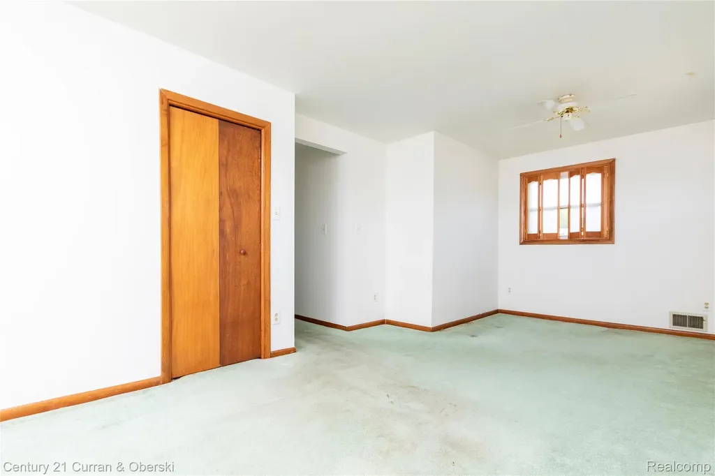 1463 Reo Avenue Lincoln Park City MI 48146
