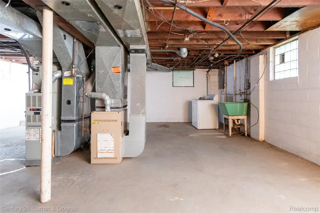 1463 Reo Avenue Lincoln Park City MI 48146