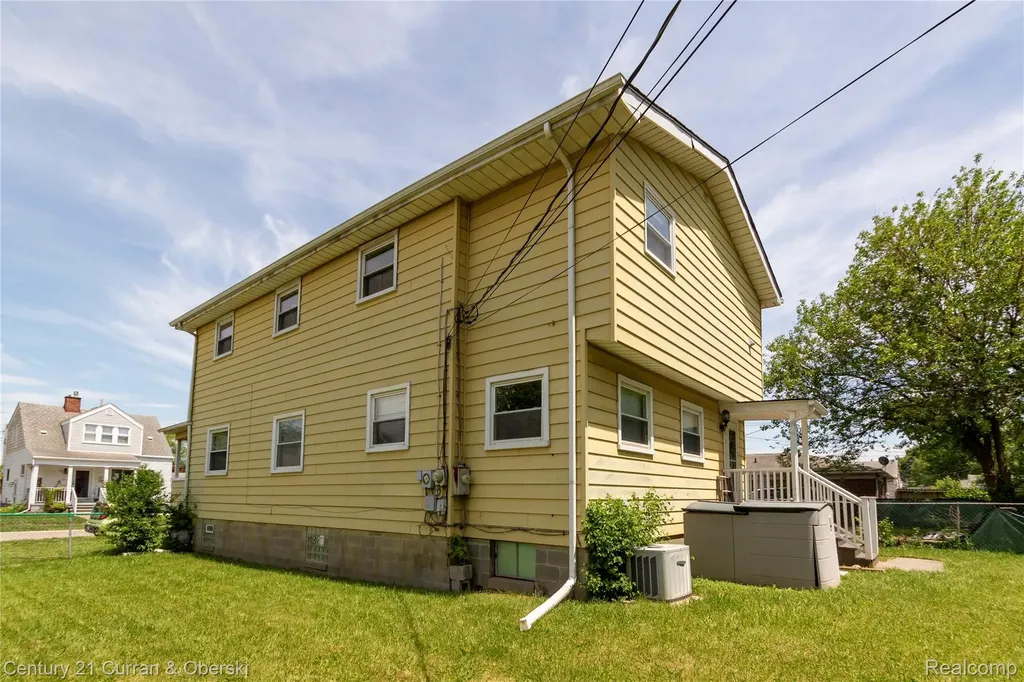 1463 Reo Avenue Lincoln Park City MI 48146