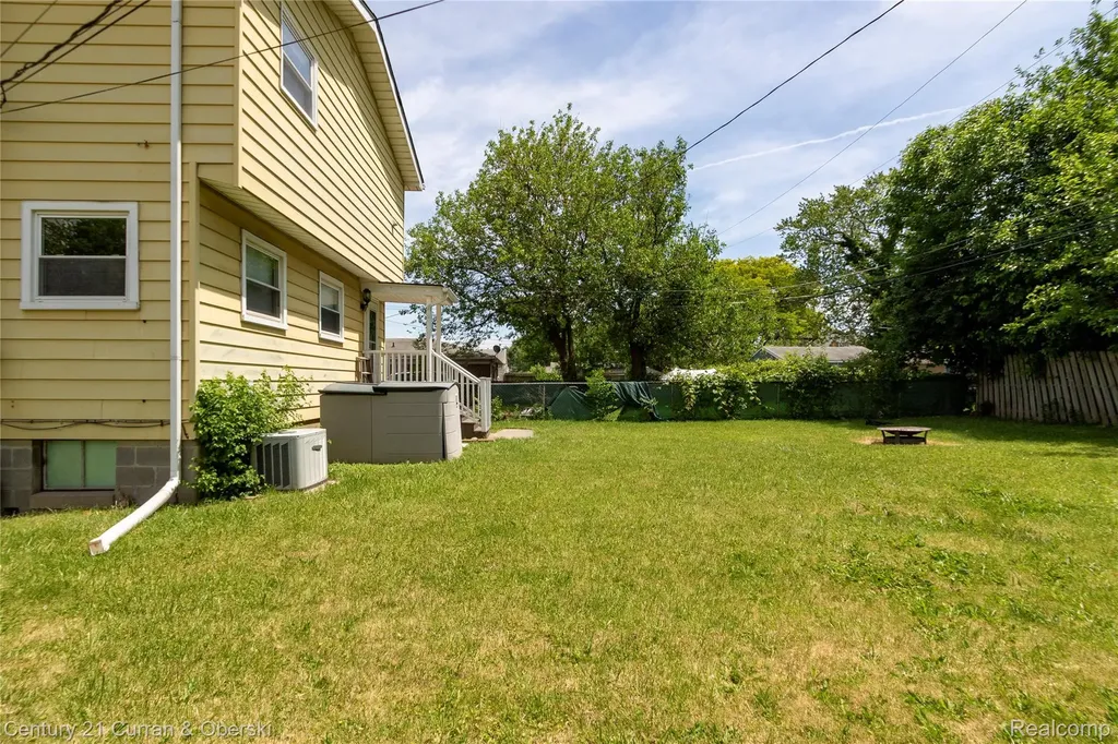 1463 Reo Avenue Lincoln Park City MI 48146