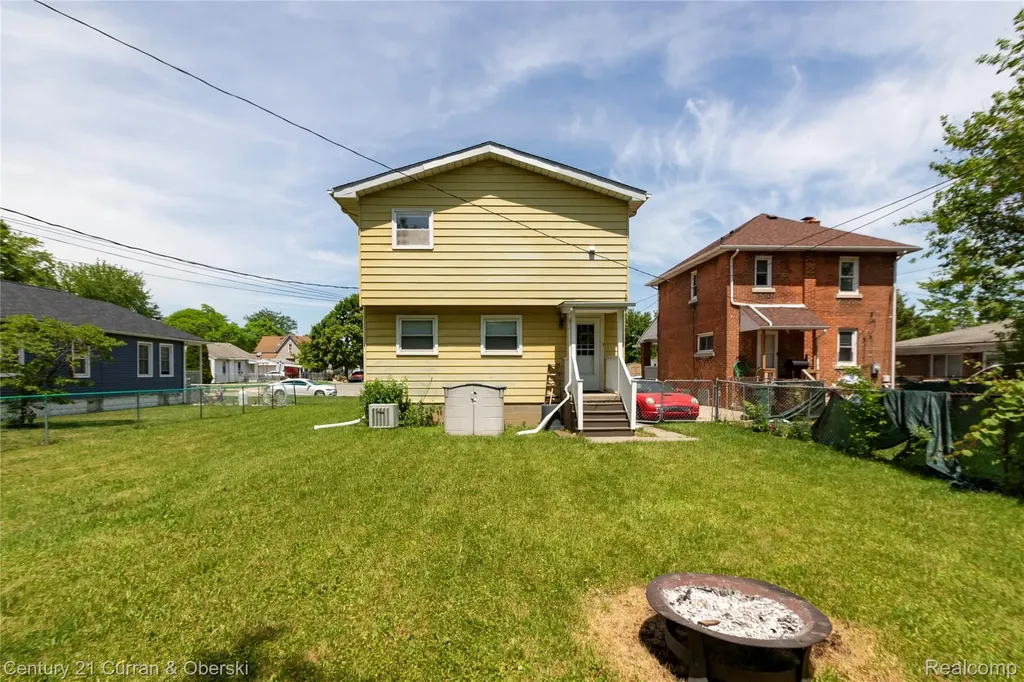 1463 Reo Avenue Lincoln Park City MI 48146