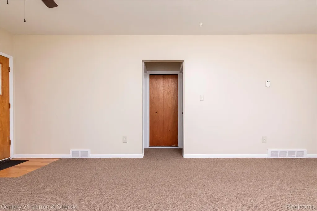 1463 Reo Avenue Lincoln Park City MI 48146