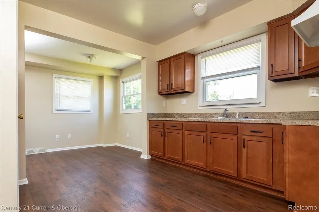 1463 Reo Avenue Lincoln Park City MI 48146