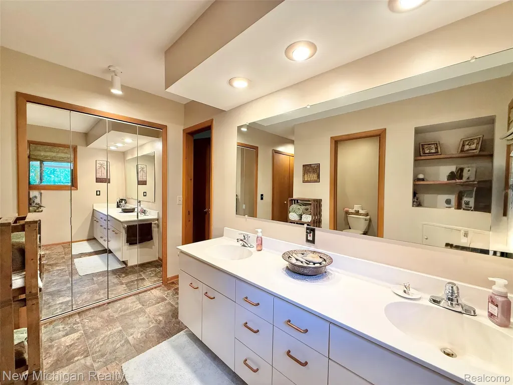 7156 River Road Flushing Charter Township MI 48433