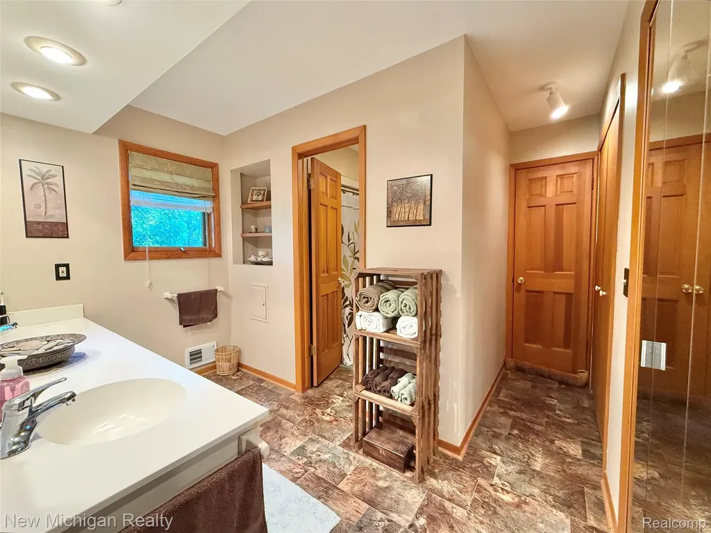 7156 River Road Flushing Charter Township MI 48433