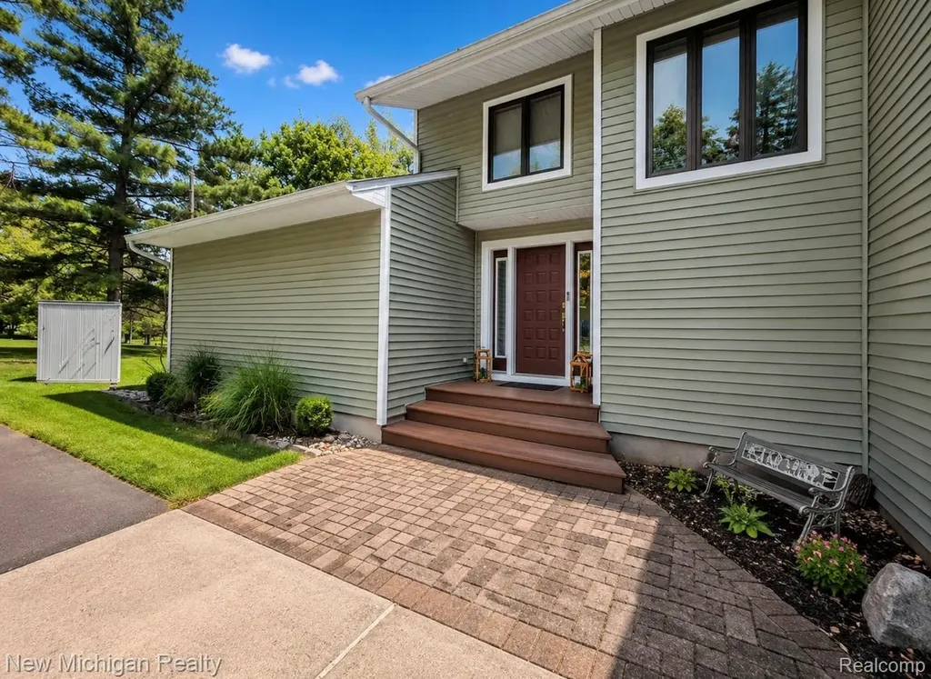 7156 River Road Flushing Charter Township MI 48433