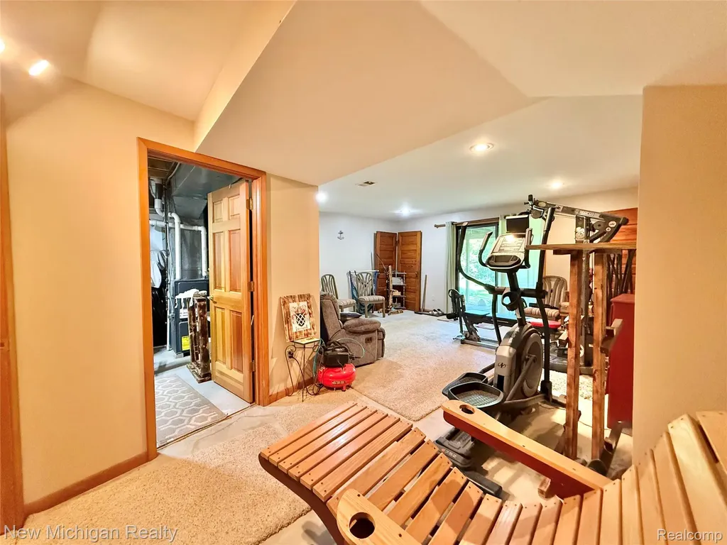 7156 River Road Flushing Charter Township MI 48433