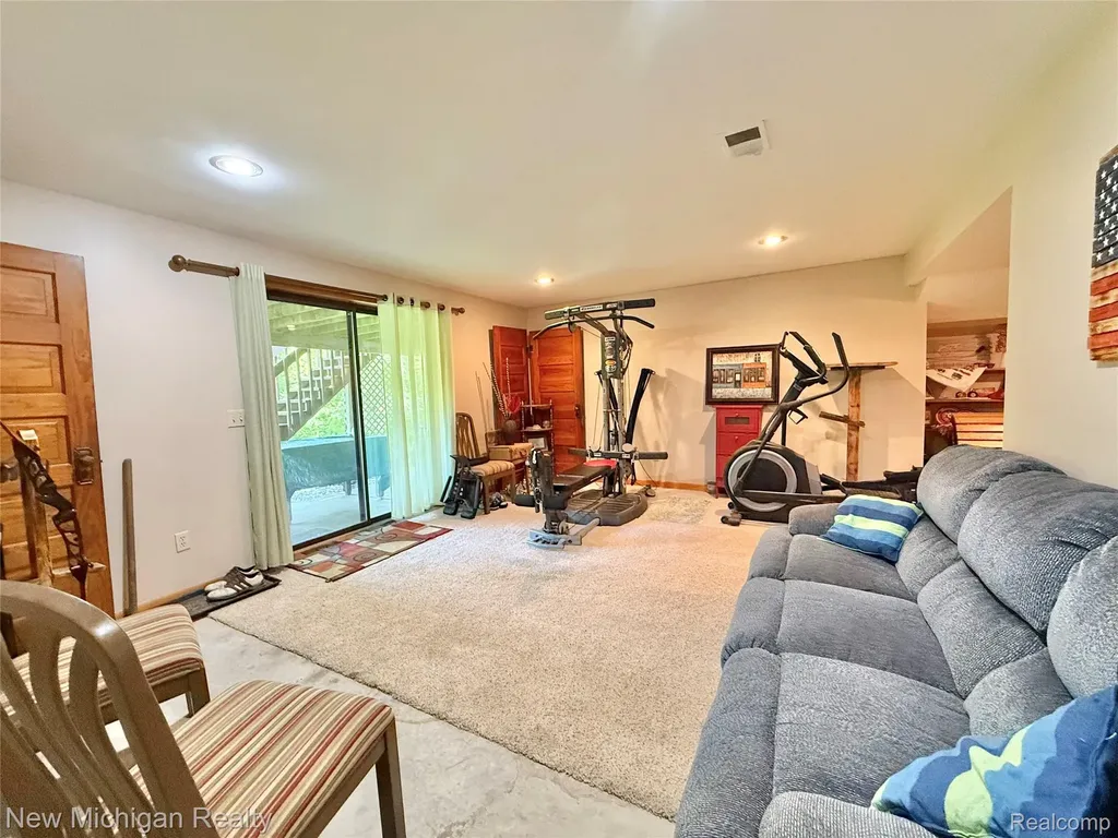 7156 River Road Flushing Charter Township MI 48433