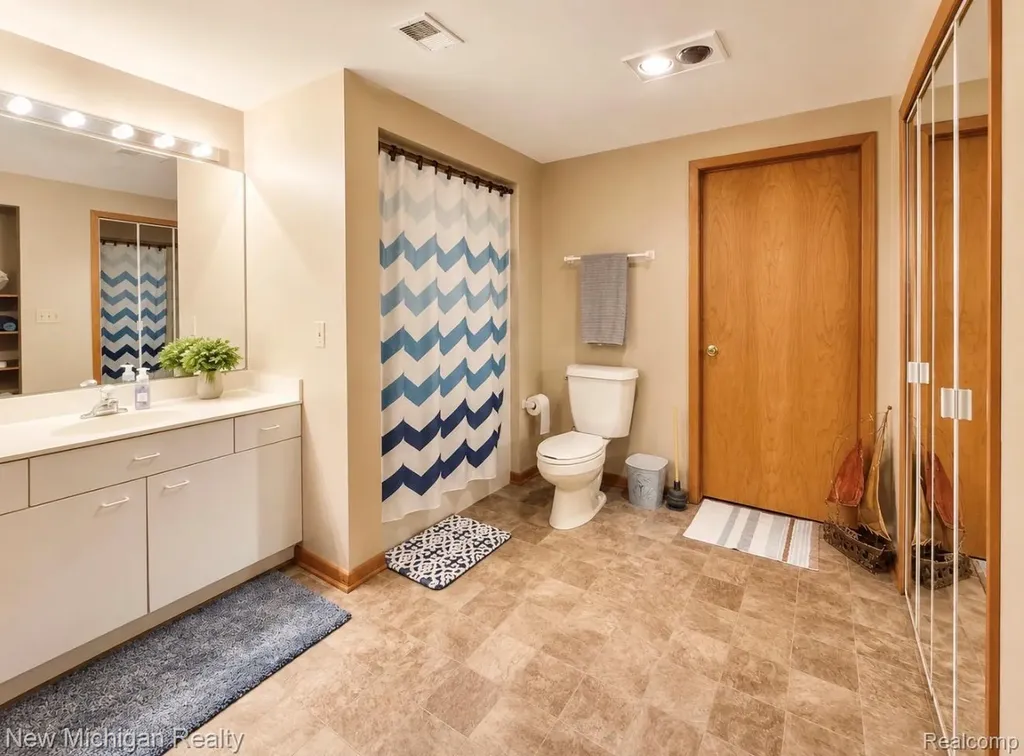 7156 River Road Flushing Charter Township MI 48433