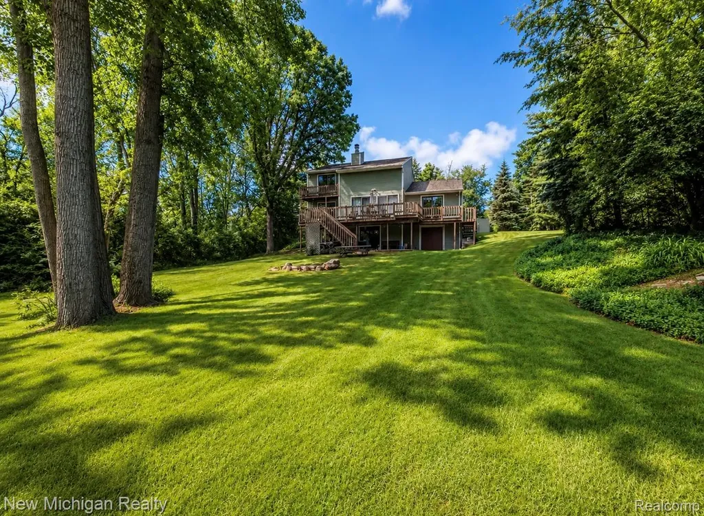 7156 River Road Flushing Charter Township MI 48433