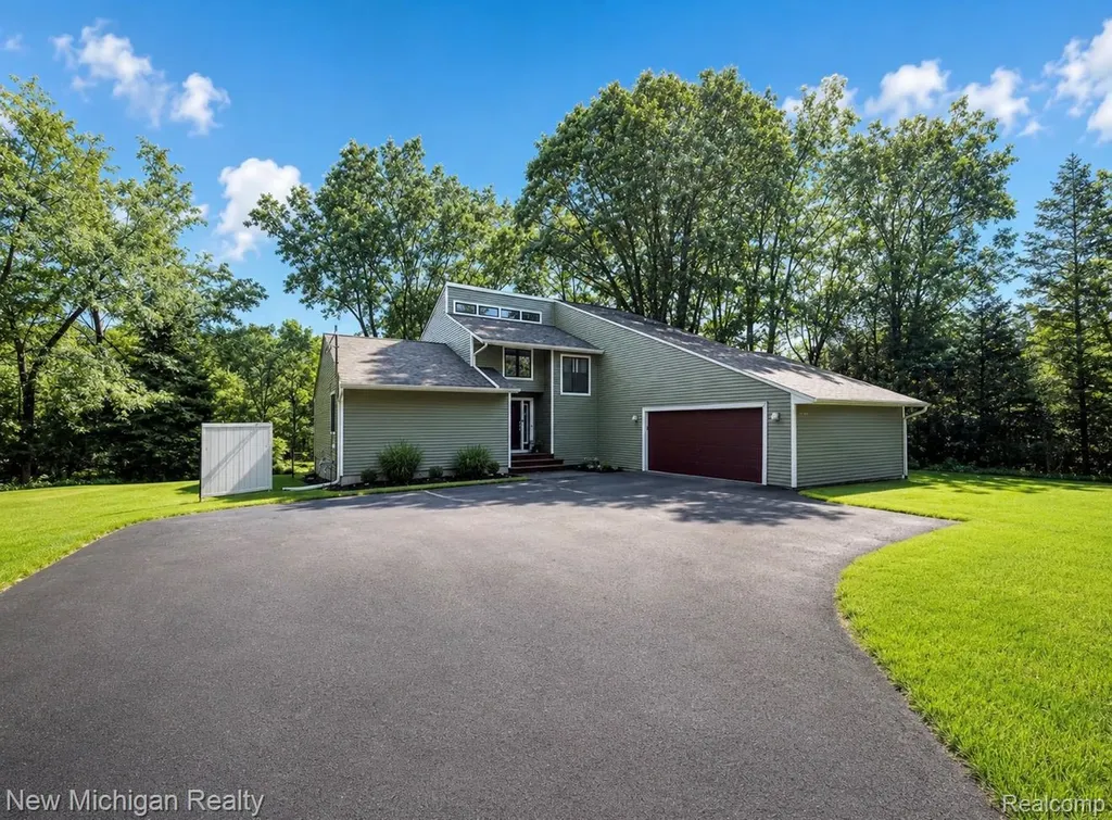 7156 River Road Flushing Charter Township MI 48433