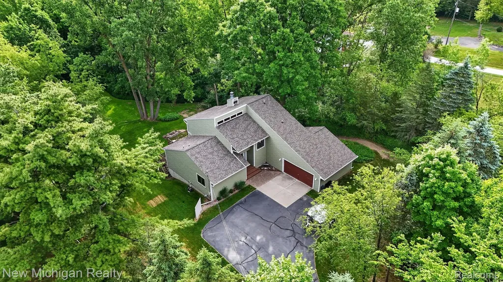 7156 River Road Flushing Charter Township MI 48433