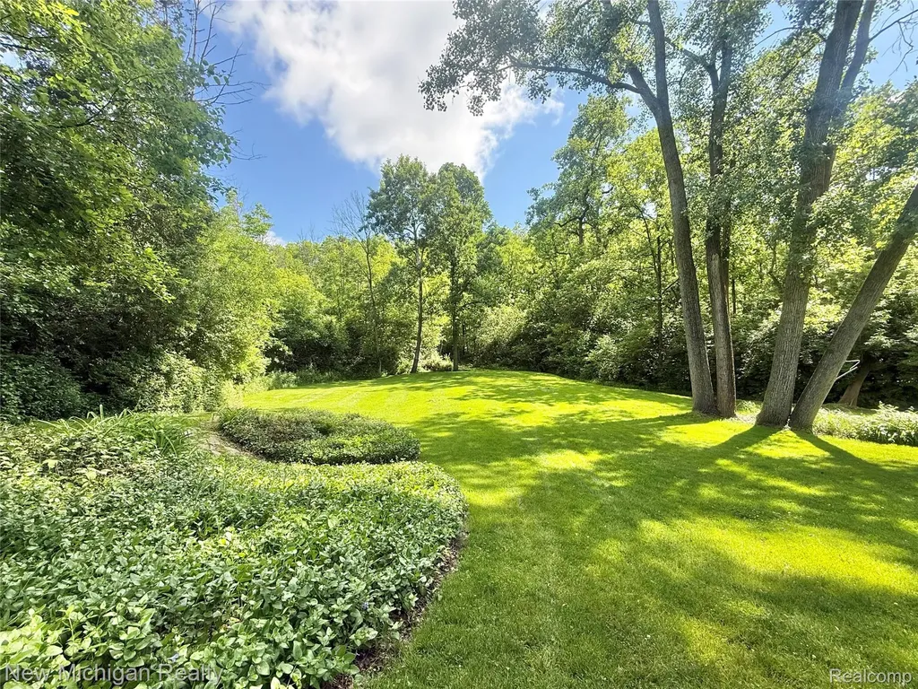 7156 River Road Flushing Charter Township MI 48433