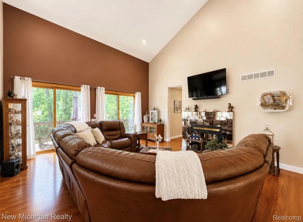 7156 River Road Flushing Charter Township MI 48433