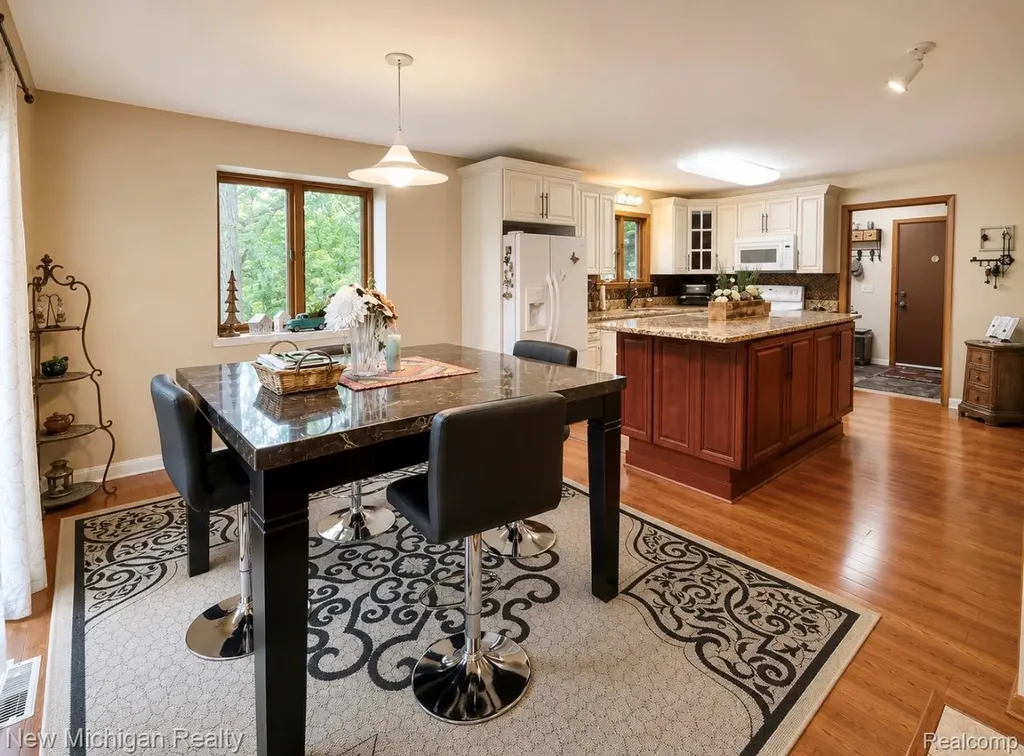 7156 River Road Flushing Charter Township MI 48433