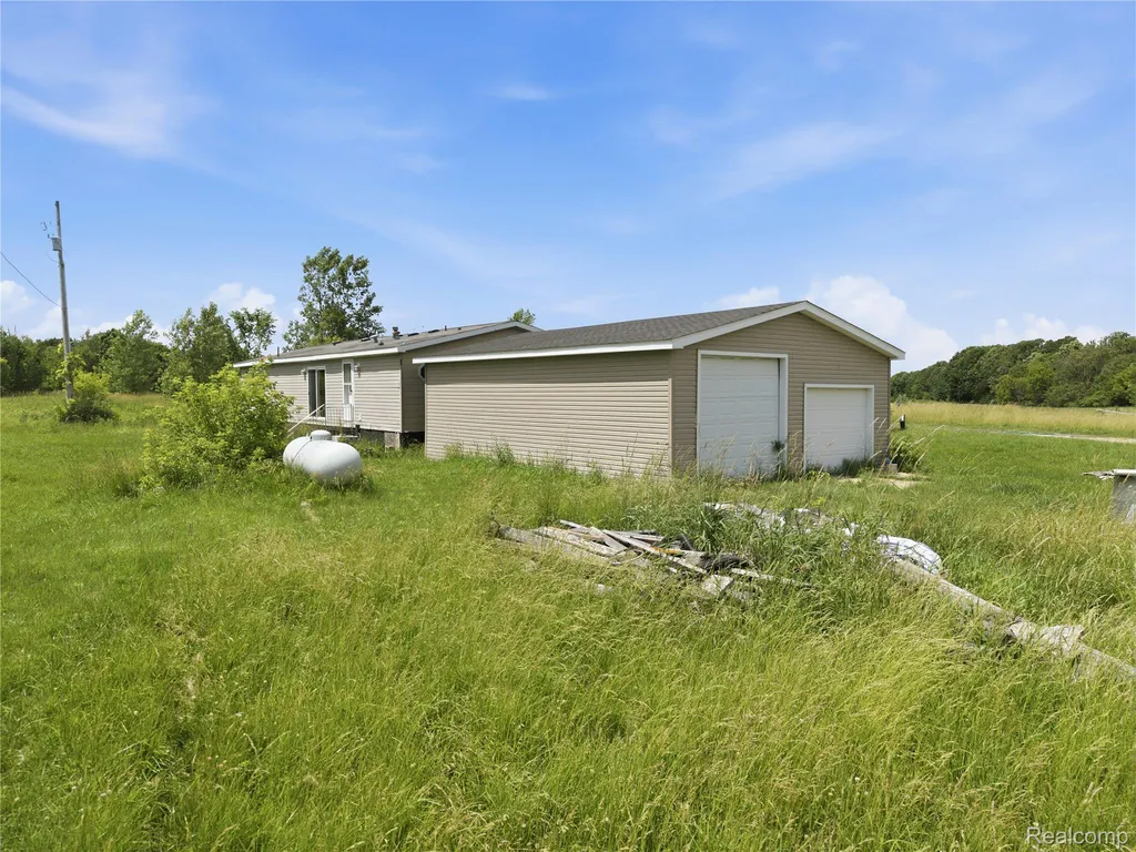 253 Park Street Gaines Village MI 48436