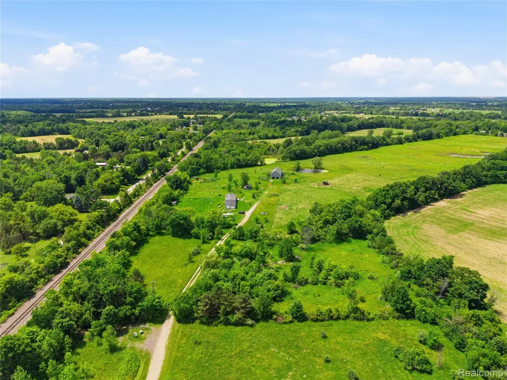 253 Park Street Gaines Village MI 48436