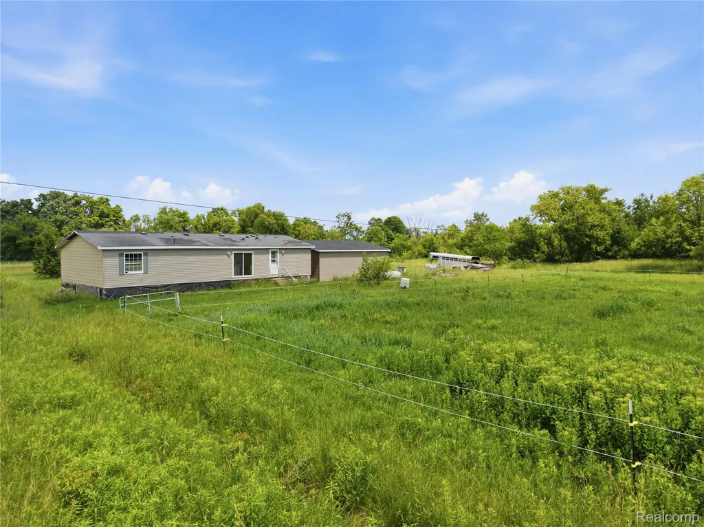 253 Park Street Gaines Village MI 48436