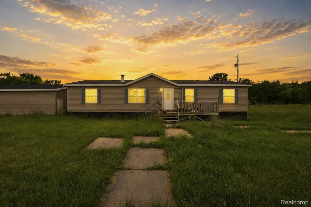 253 Park Street Gaines Village MI 48436