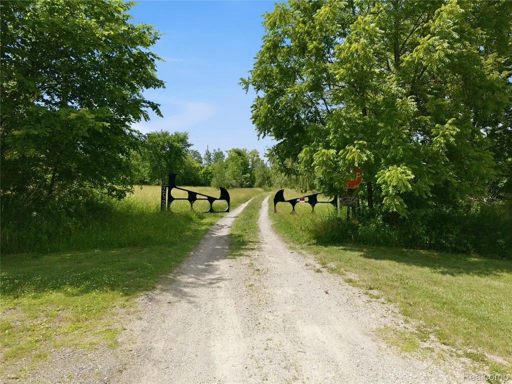 253 Park Street Gaines Village MI 48436