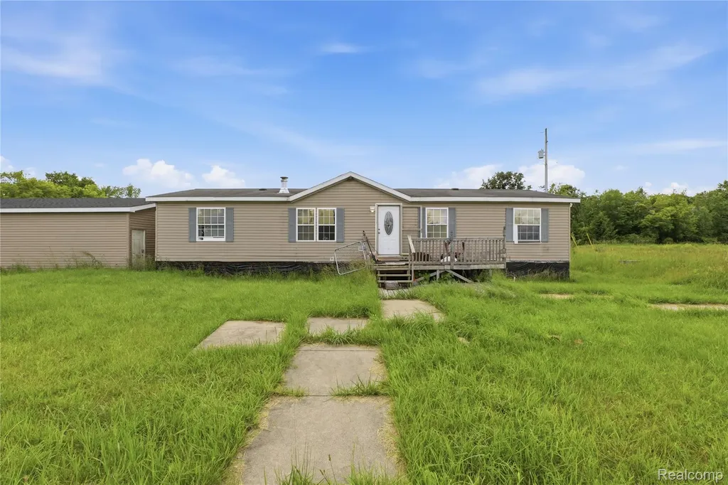 253 Park Street Gaines Village MI 48436