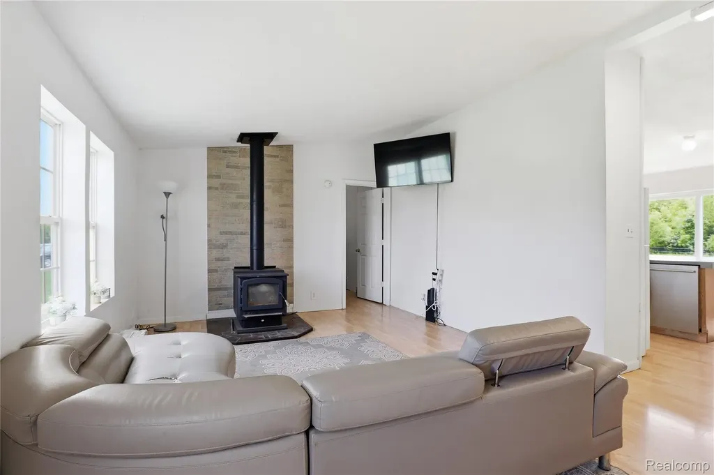 253 Park Street Gaines Village MI 48436