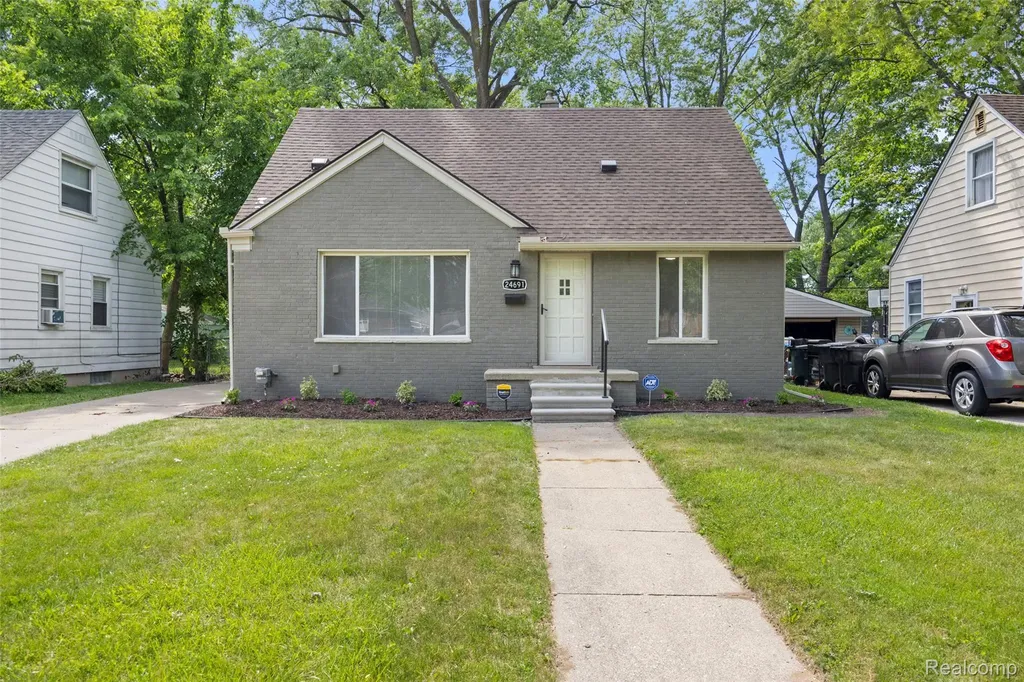 24691 Kipling Street Oak Park City MI 48237